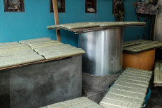 The tempeh Hakim produces comes in various sizes: 500 grams, 800 grams and 1.1 kilograms. JP/ Anggara Mahendra
