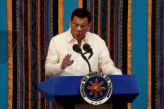 Support for Dutertes declines in Philippines election survey