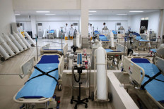 Medical workers arrange hospital beds at a COVID-19 hospital in the Wisma Atlet Kemayoran apartment complex in Jakarta on March 23. 2020. The hospital can accommodate 3,000 patients. Antara/Kompas/Heru Sri Kumoro/Pool
