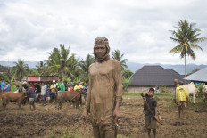 Da Yus, a jockey, is covered in mud after completing his race. JP/Ramadhani
