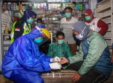 With limited testing capability, Indonesia may battle COVID-19 blindfolded