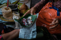 Lupis served in a banana leaf cone with a drizzle of molten brown sugar and a sprinkle of grated coconut. JP/Anggertimur Lanang Tinarbuko