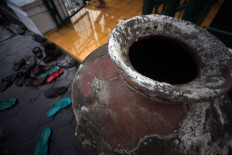 The mosque provides water for wudhu (ablutions) in an earthen jug. JP/Boy T Harjanto