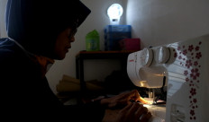 Dwi uses an electric sewing machine to make her transparent masks. JP/Arnold Simanjuntak