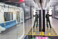 Soldiers stand guard at the MRT station in the Hotel Indonesia traffic circle in Jakarta on Tuesday, May 26. President Joko Widodo deploys military personnel to guard the implementation of the “new normal” protocols in the capital. JP/Seto Wardhana.

