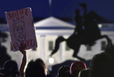 Demonstrators stage protest near the White House on May 31, 2020 in Washington, DC. Minneapolis police officer Derek Chauvin was arrested for Floyd's death and is accused of kneeling on Floyd's neck 
as he pleaded with him about not being able to breathe. Floyd was pronounced dead a short while later. Chauvin and three other officers, who were involved in the arrest. AFP/Getty Images/ Alex Wong
