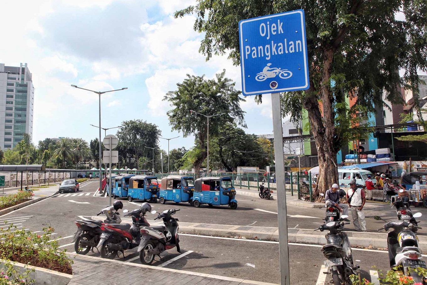 Integrated station: Minivans, bajaj (three-wheeled taxis) and ojek (motorcycle taxis) await passengers at Tanah Abang Station in Central Jakarta. JP/Seto Wardhana