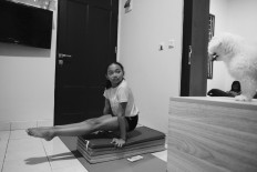 Ave sometimes gets distracted by her dog during training. JP/Toto Santiko Budi