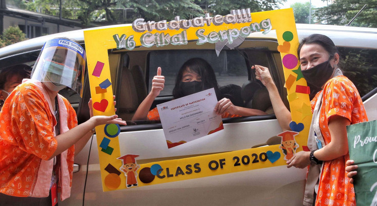 School holds drive-thru ceremony
