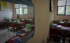 SMP 4 Bawang principal Mulud Sugito checks assignments from school. Antara/Harviyan Perdana Putra