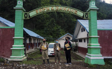 SMP 4 Bawang principal Mulud Sugito (left) and teacher Wiyata Bhakti (center) are ready to deliver bundles of weekly assignments to their students’ houses in Batang regency, Central Java. JP/Harviyan Perdana Putra
