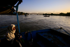 A woman sits on a taxi boat as she travels across the convergence between the Blue Nile river and the White Nile river in Khartoum, Sudan, February 15, 2020. Reuters/Zohra Bensemra
