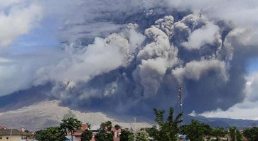 Mount Sinabung blasts tower of smoke and ash into sky
