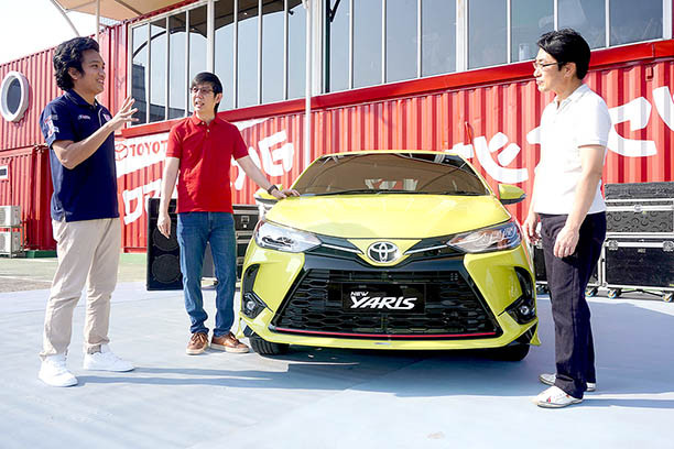 PT Toyota-Astra Motor (TAM) marketing directors Anton Jimmi Suwandy (center) and Kazunori Minamide (right) talk with Toyota Team Indonesia (TTI) racer Demas Agil during the launch of the Toyota New Yaris in Jakarta on Sept. 22, 2020.