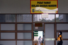 A cleaner works outside the Patriot Candrabhaga Stadium in Bekasi, West Java, on October. 2. 2020. The stadium now houses Bekasi’s asymptomatic COVID-19 patients. JP/Dhoni Setiawan
