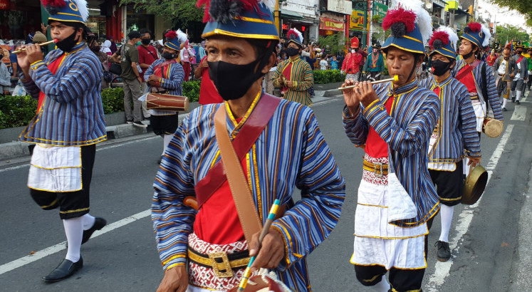 Yogyakartans hold symbolic parade after protests turn violent