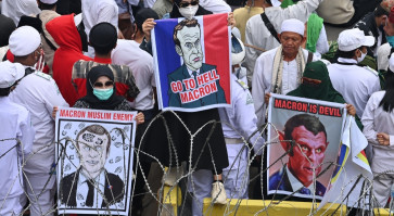 Anti-France protests gather steam in Indonesia
