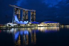  Singapore steps up virus curbs as infection clusters grow 