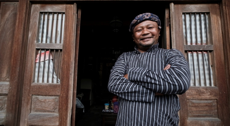 Central Java artist barters artwork with food for people in need