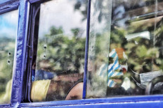 Members of the Papuan Students Alliance (AMP) take a ride in a bus in Jakarta on Dec. 1 prior to staging a rally in conjunction with the commemoration of the declaration of the West Papua State on Dec. 1, 1965. Rallygoers reject the government’s policy to give special autonomy to Indonesia’s easternmost provinces and demand that the people of West Papua are granted self-determination instead. JP/Seto Wardhana