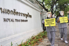 PETA activists dressed as monkey inmates protest outside the Royal Thai Embassy in Jakarta on Dec. 8. The protesters called on Thailand to end the use of monkey labor in the country’s coconut industry. Monkeys, typically fitted with metal collars and chained for life, are often used to harvest coconuts at plantations. JP/Seto Wardhana