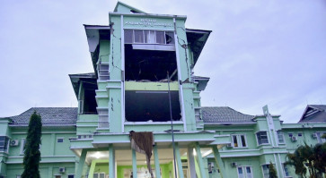 West Sulawesi quake kills at least 37
