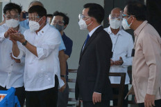 Philippines to open COVID-19 vaccinations to include more workers 