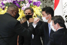US, Japan express concern over South China Sea, take up China's nukes