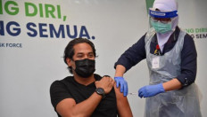 Malaysia makes COVID-19 jabs compulsory for government workers