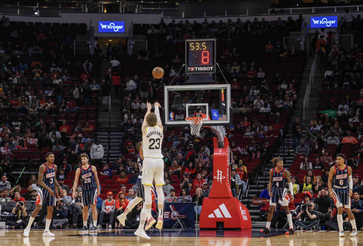 From wires: Makes a basket against the Houston Rockets in the second
