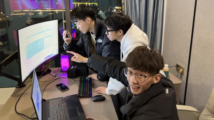 Dongjun Zhao (right), a student at Xi’an Jiaotong-Liverpool University (XJTLU) Entrepreneur College (Taicang) and members of his e-commerce business capture the moment of their first sales surge.
